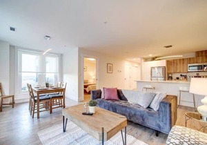 NEW New Luxurious Modern 2BR Condo Sleeps 5 Coffee, AC, WIFI