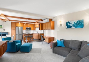 Newly Renovated Ski/Out Condo w/Pool, Hot Tub & Steam Shower