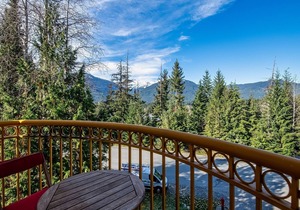 Newly Renovated Ski/Out Condo w/Pool, Hot Tub & Steam Shower