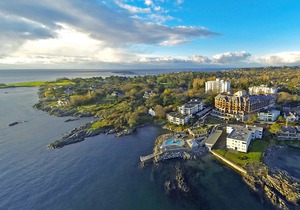 Oak Bay Beach Hotel