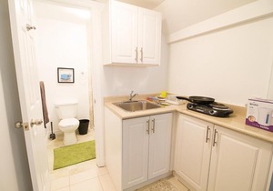 One Bedroom Cozy apt near Kensington Market Unit 7 by Elevate Rooms
