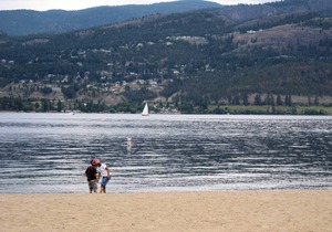 Panoramic Lake Views from 14 Flr 1BR+Den Resort at Sunset Waterfront Sleeps 6