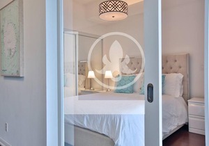 Peace - Luxury Executive Condo Bay & College