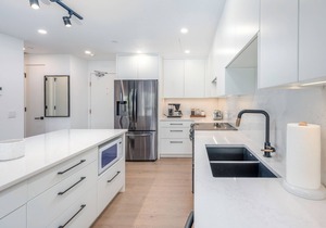 Penthouse Condo with vaulted ceiling on the Lakefront Downtown Kelowna