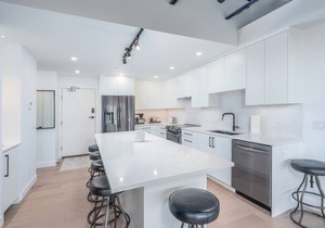 Penthouse Condo with vaulted ceiling on the Lakefront Downtown Kelowna