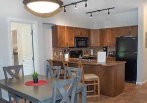 Perfect for families - 2 Bedroom with den, Ground floor walks out to grassy area
