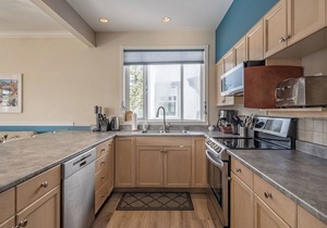 Perfect Vacation Home for your Entire Family w/Private Hot Tub & Pet Friendly!