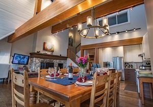 Pinnacle Ridge 36 - Ski in Ski out, Newly Renovated, Private Hot Tub, Wood Fireplace