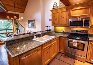 Pinnacle Ridge 37 – Ski in Ski out, Private Hot Tub, Wood Fireplace