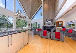 Pinnacle Ridge 5 - Ski in Ski out, Private Hot Tub, Gas Fireplace
