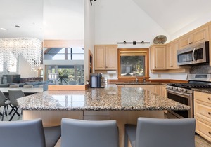 Pinnacle Ridge 6 - Ski in Ski out, Private Hot Tub, Gym, Wood Fireplace
