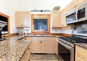 Pinnacle Ridge 6 - Ski in Ski out, Private Hot Tub, Gym, Wood Fireplace