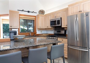 Pinnacle Ridge 6 - Ski in Ski out, Private Hot Tub, Gym, Wood Fireplace