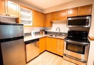 Pleasant Townhouse in Whistler Village wHot Tub