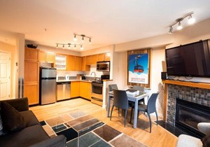 Pleasant Townhouse in Whistler Village wHot Tub