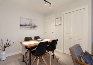 Private + Cozy townhouse unit. FREE parking, Common pool & Hot tub. Walk across the street to Villag