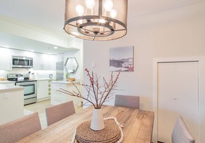 Private Hot Tub | BBQ | Free Parking | Location!