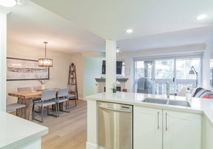 Private Hot Tub | BBQ | Free Parking | Location!
