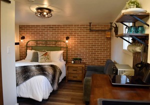 Private tiny cottage in the heart of the village