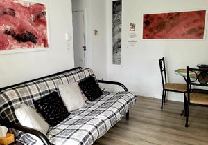 Quiet cozy apartment next to highway wifi+netflix