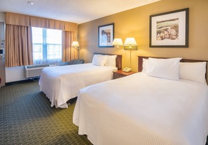 Ramada by Wyndham Thunder Bay Airlane Hotel