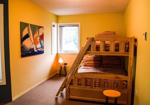 Rathtrevor Beachfront Condo - Fantastic Ocean Views! Sept. 3-10 & 17-30 Avail.!