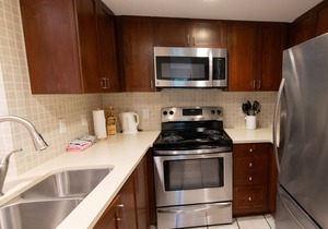 Renovated Ground Floor Condo. Spacious Floor Plan, Pool & Hot Tub Onsite