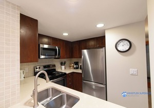 Renovated Ground Floor Condo. Spacious Floor Plan, Pool & Hot Tub Onsite