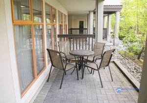 Renovated Ground Floor Condo. Spacious Floor Plan, Pool & Hot Tub Onsite