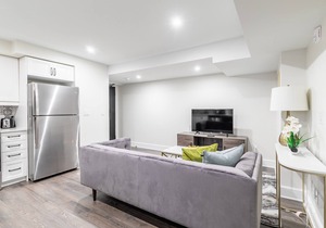 Rideau Comfort 2BD 1BA Apartment. Free parking