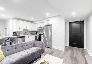 Rideau Comfort 2BD 1BA Apartment. Free parking