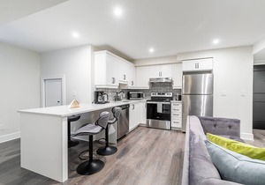 Rideau Comfort 2BD 1BA Apartment. Free parking