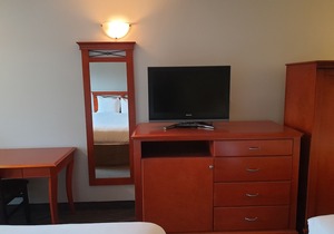 Riverland Inn & Suites