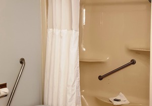 Riverland Inn & Suites