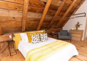 Salisbury Barn: Yellow Room - Bed & Breakfast Room