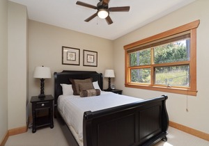 Shuswap Lake - Exceptionally designed lodge offers comfort and luxurious living