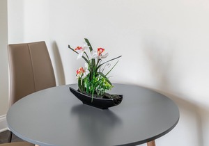 Simply Comfort. Rideau Comfort 1Br Apartment Free Parking