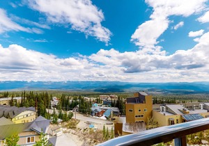 Ski-in/out condo with private hot tub, majestic mountain views, & fireplace