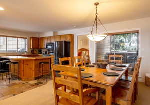 SKI IN/OUT | Private Hot Tub | Updated 3BR | Managed By Aloha Whistler