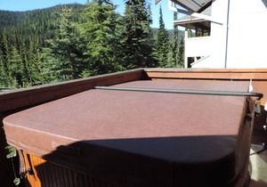 Ski-In/Out to main Lift. Snow Creek Village 3 BR 3 BA. Hot Tub. Walk to village!