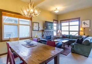 Ski in Ski out Minutes from Village, Private Hot Tub Sleeps 6 Free Shuttle