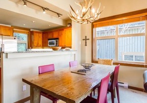 Ski in Ski out Minutes from Village, Private Hot Tub Sleeps 6 Free Shuttle