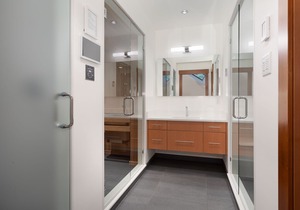 Ski, Soak, Steam, Relax: Townhome Close to Village