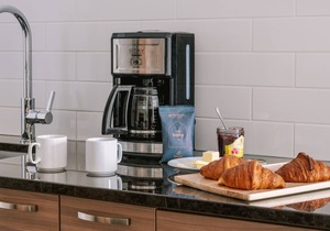 Sonder Penny Lane | Spacious Queen Studio Apartment