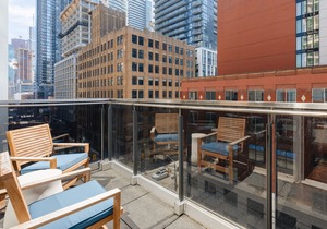 Sonder The Slate | Lofted King Suite w/Balcony