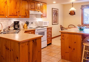 Spacious 2 bedroom townhouse with easy access to nearby runs and lift, short walk to village