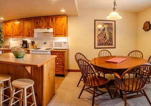 Spacious 2 bedroom townhouse with easy access to nearby runs and lift, short walk to village