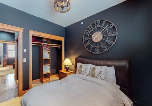 Spacious condo with private hot tub, ski in/out access and mountain views