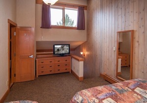 Spacious + Cozy Mountain Chalet with Loft | Hot Pools Access!