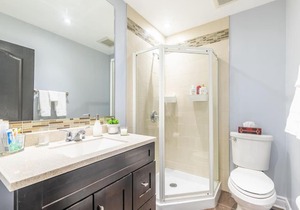 Spacious/Modern 1BR with King Bed - Downtown